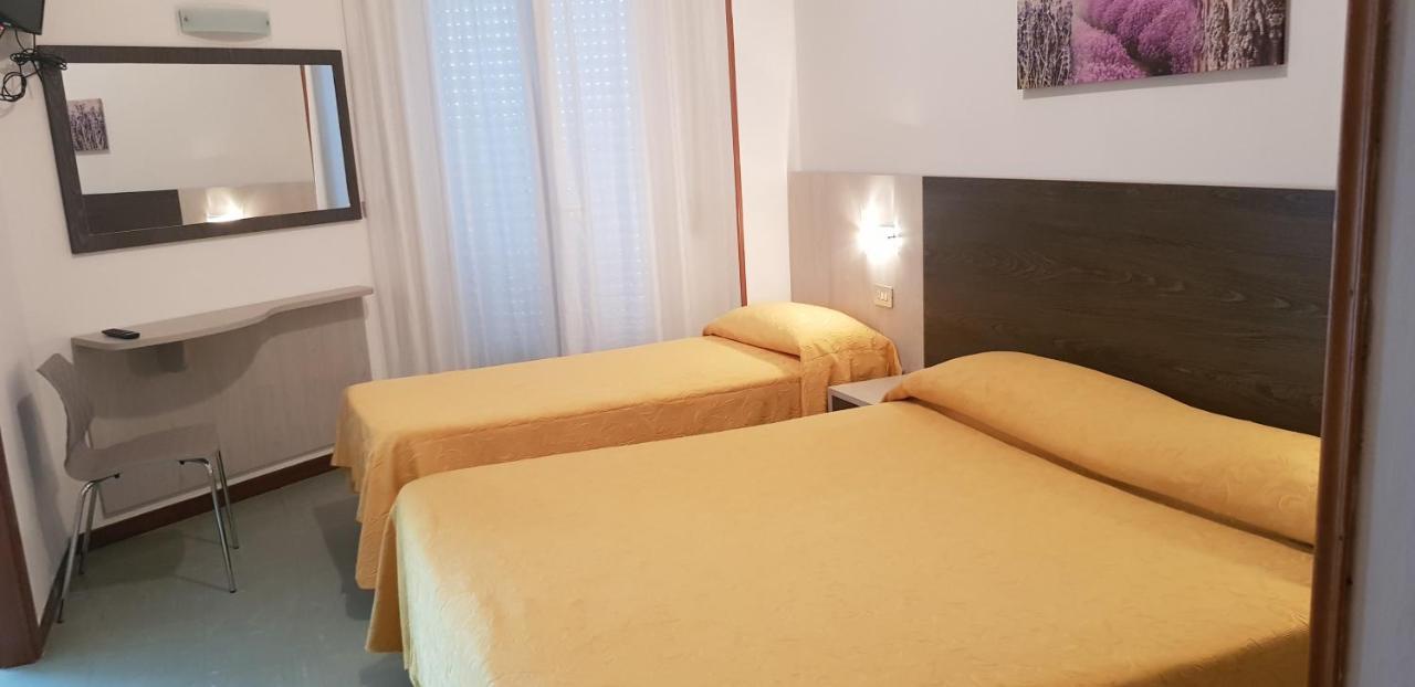 Hotel Monaco - Parcheggio Incluso Min 2 Gg ميلانو ماريتيما المظهر الخارجي الصورة