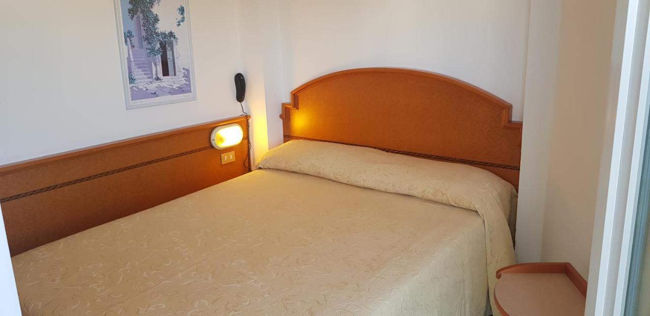 Hotel Monaco - Parcheggio Incluso Min 2 Gg ميلانو ماريتيما المظهر الخارجي الصورة