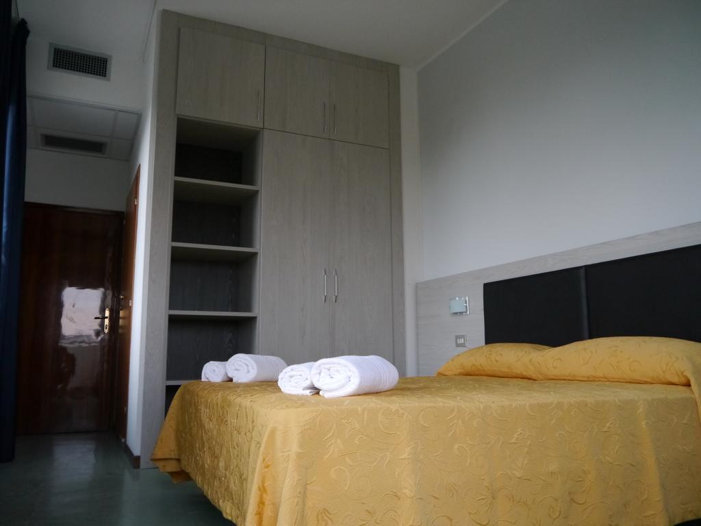 Hotel Monaco - Parcheggio Incluso Min 2 Gg ميلانو ماريتيما المظهر الخارجي الصورة