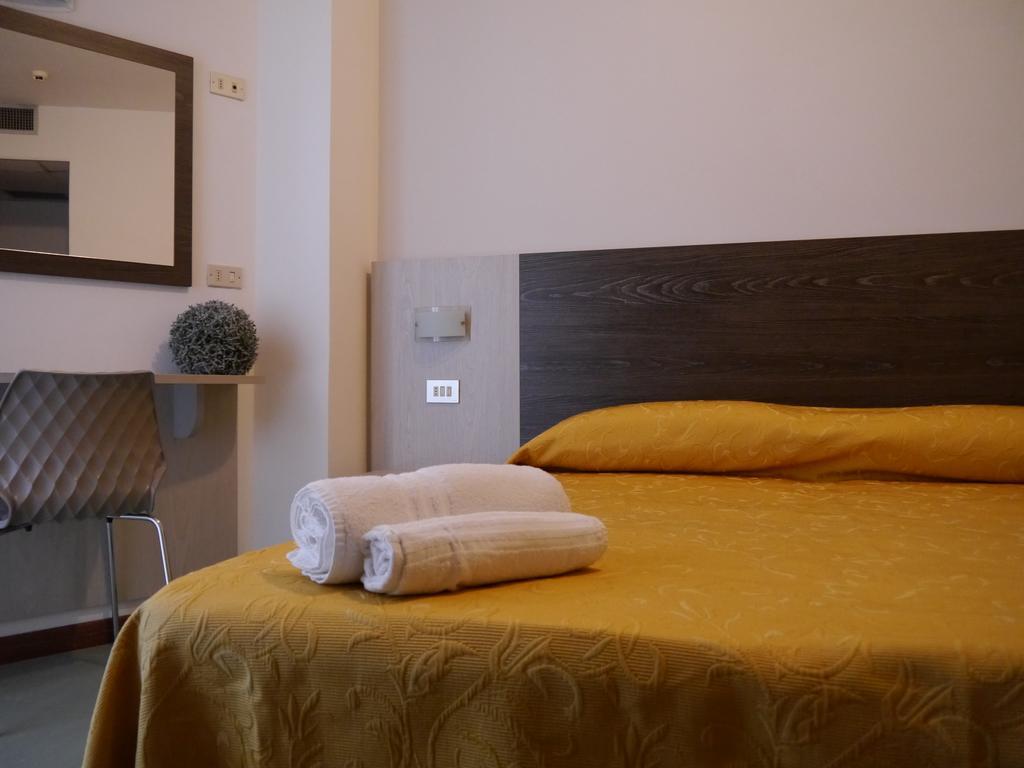 Hotel Monaco - Parcheggio Incluso Min 2 Gg ميلانو ماريتيما المظهر الخارجي الصورة