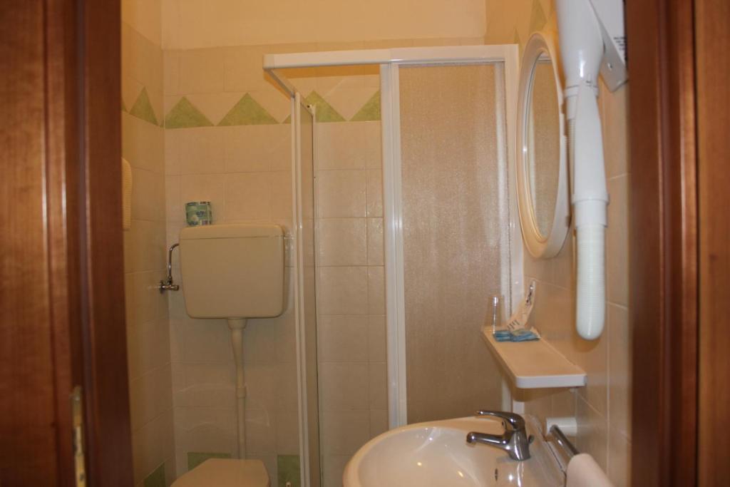 Hotel Monaco - Parcheggio Incluso Min 2 Gg ميلانو ماريتيما الغرفة الصورة
