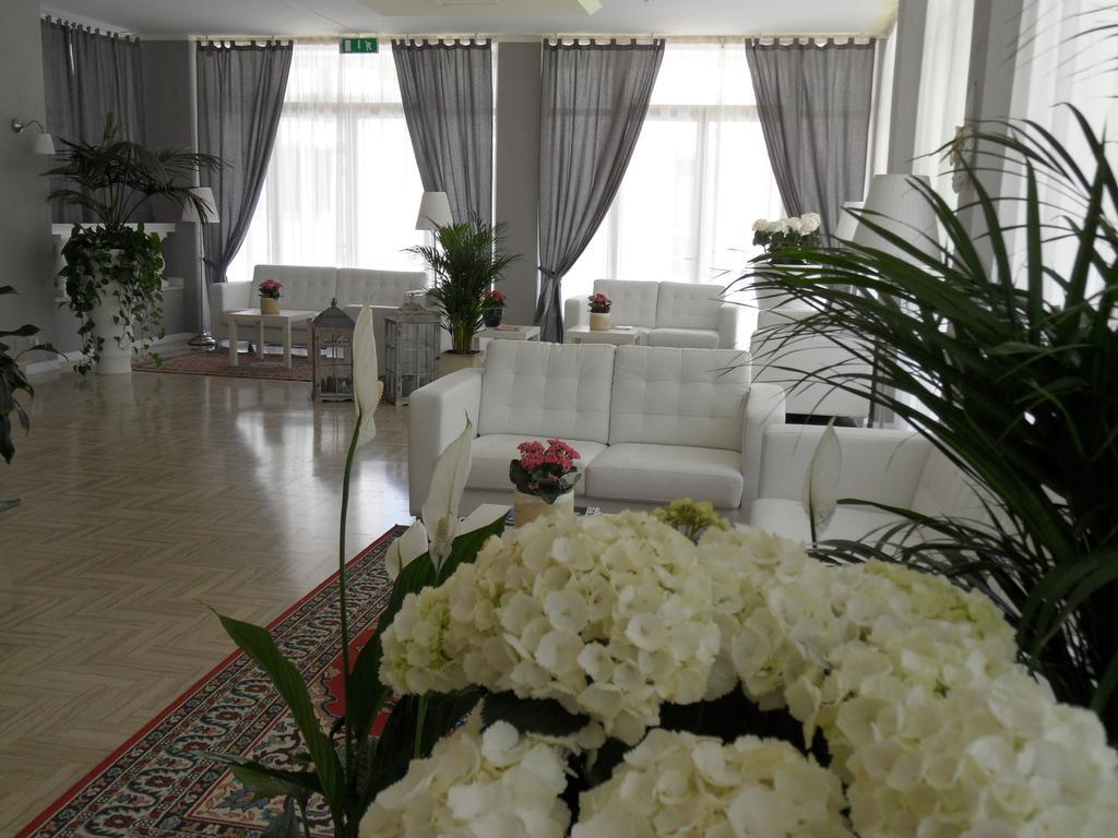 Hotel Monaco - Parcheggio Incluso Min 2 Gg ميلانو ماريتيما المظهر الخارجي الصورة
